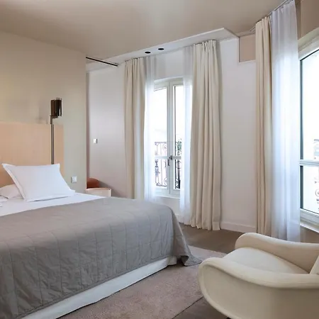 De Nell Ξενοδοχείο 5*