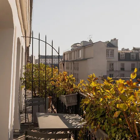 De Nell Paris