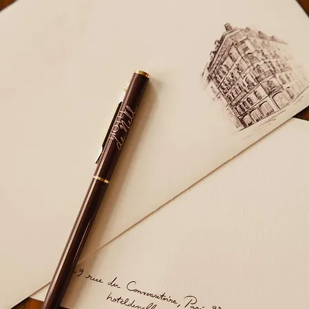 De Nell Paris