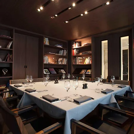 De Nell Hotel